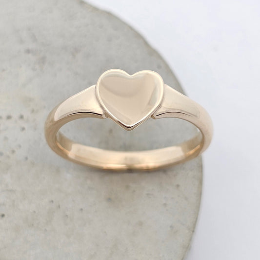 9ct yellow gold heart ladies signet ring
