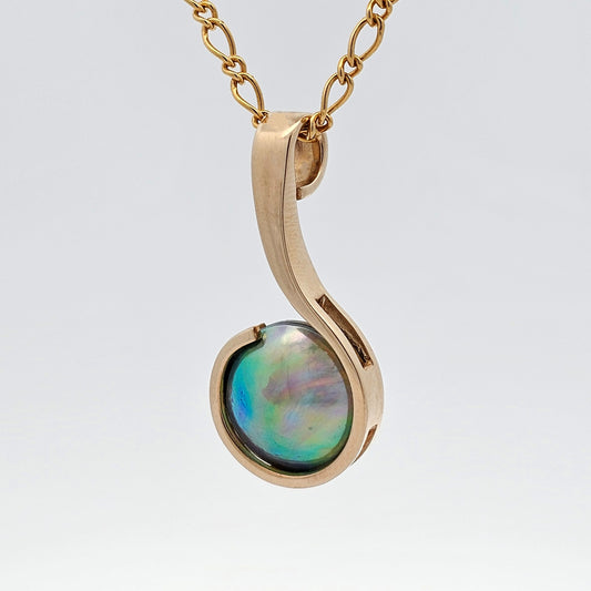 9ct yellow gold paua pearl pendant
