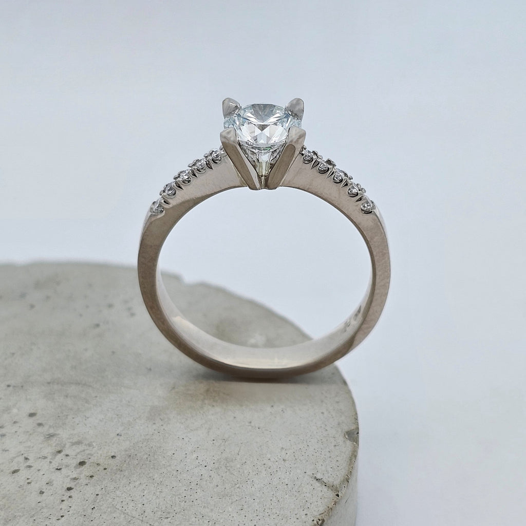 1ct natural diamond ring with graduating French-set diamond shoulders, featuring a strong, structured design and classic solitaire style.
