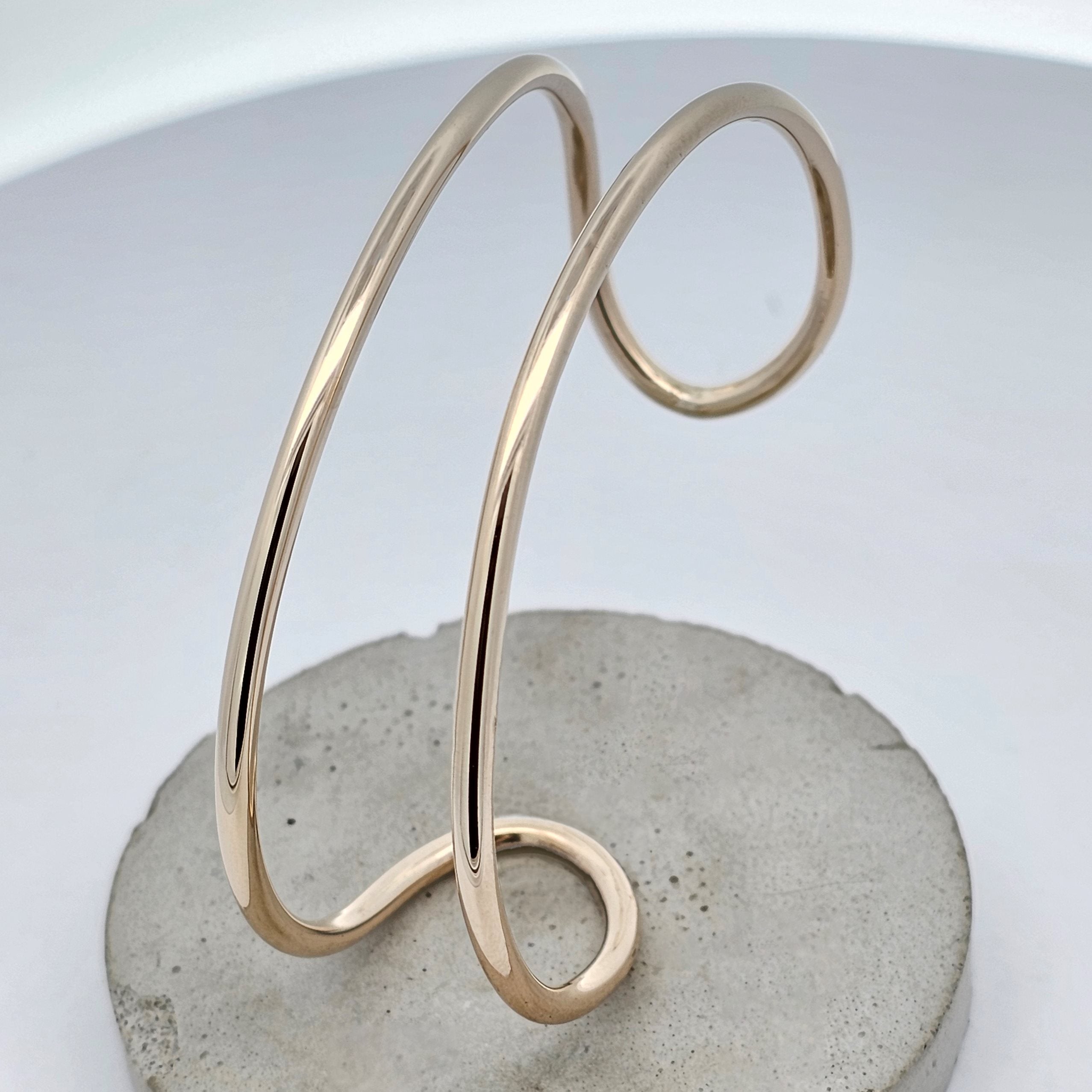 yellow gold round wire fitted cuff bangle