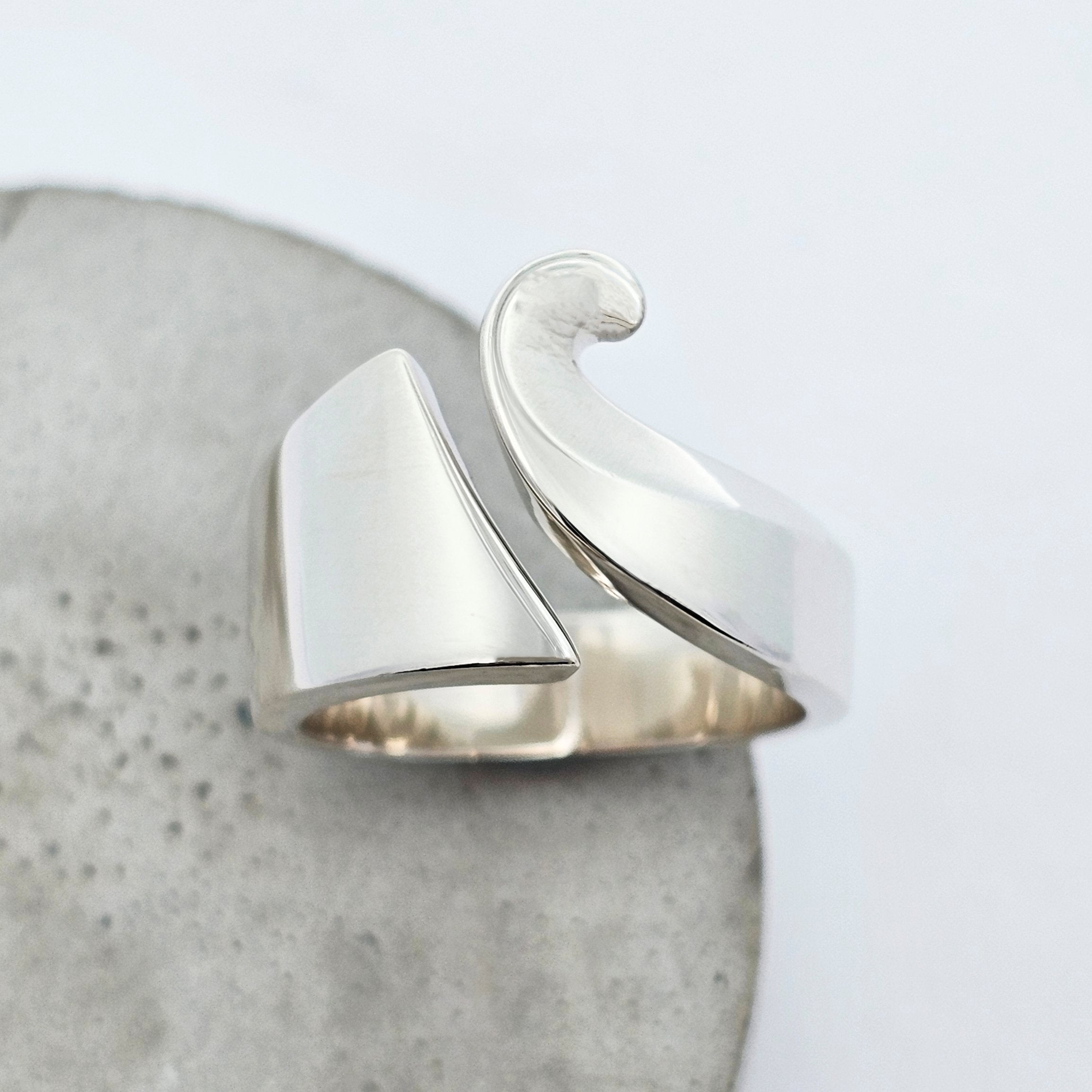 9ct white gold chunky wave ring