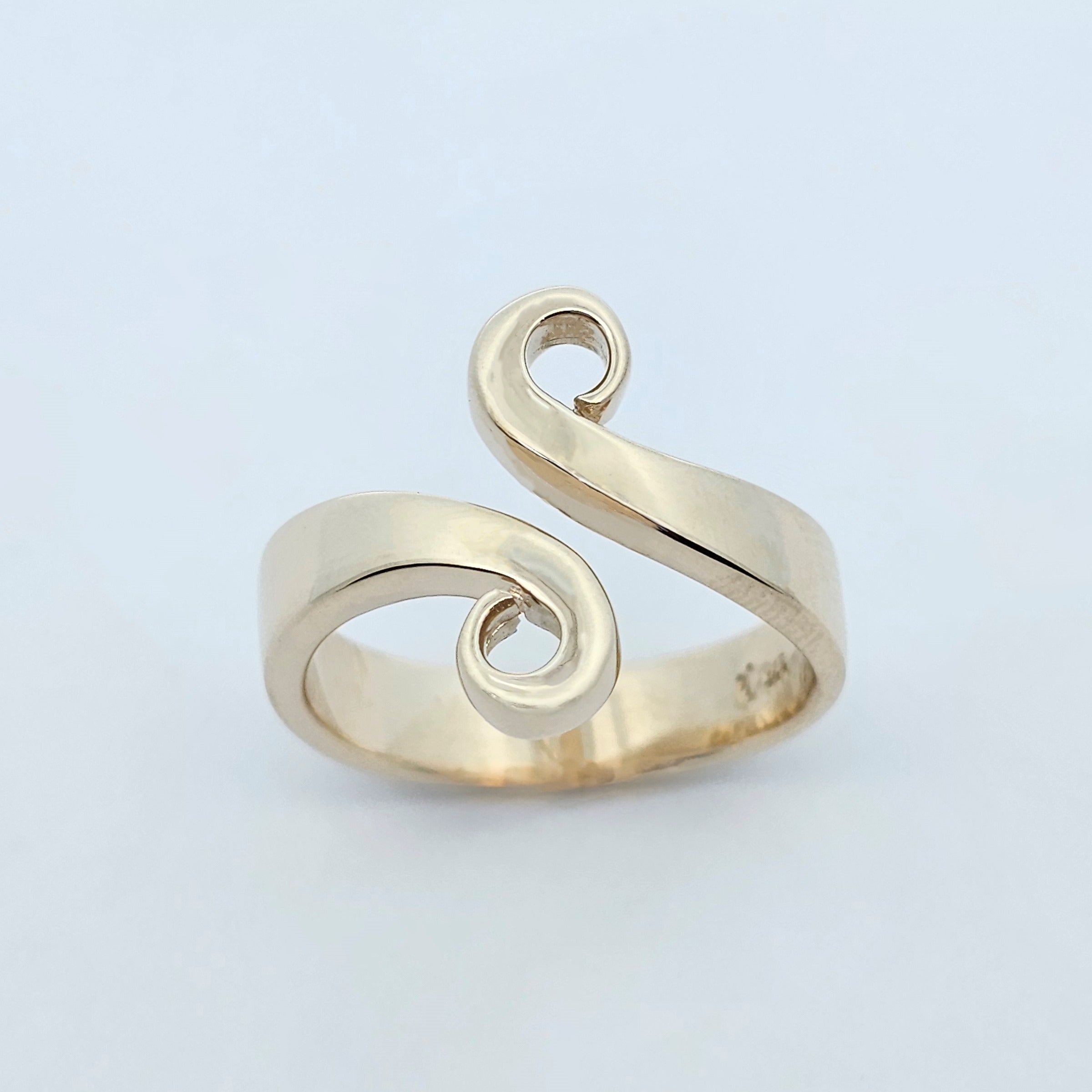 9ct yellow gold split shank koru dress ring