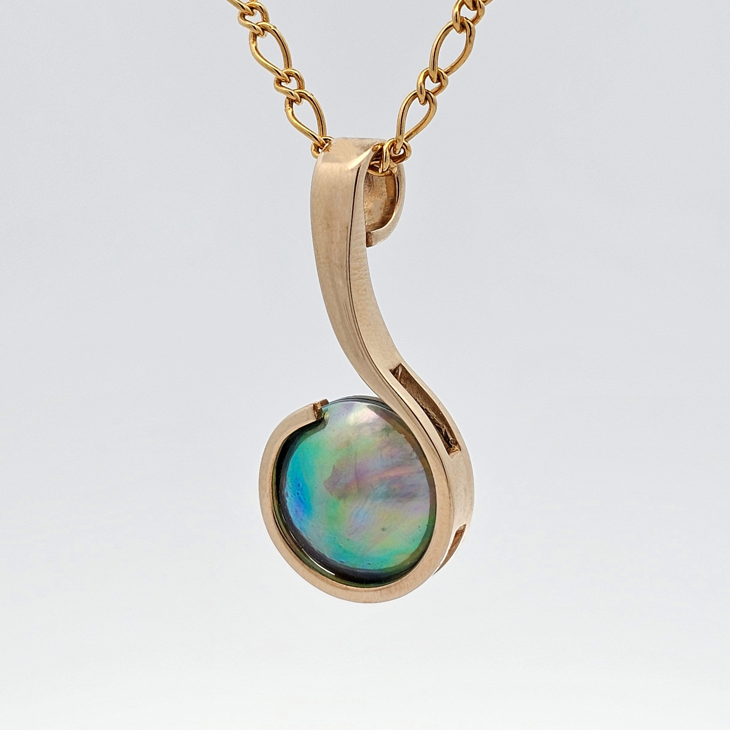 9ct yellow gold paua pearl pendant 